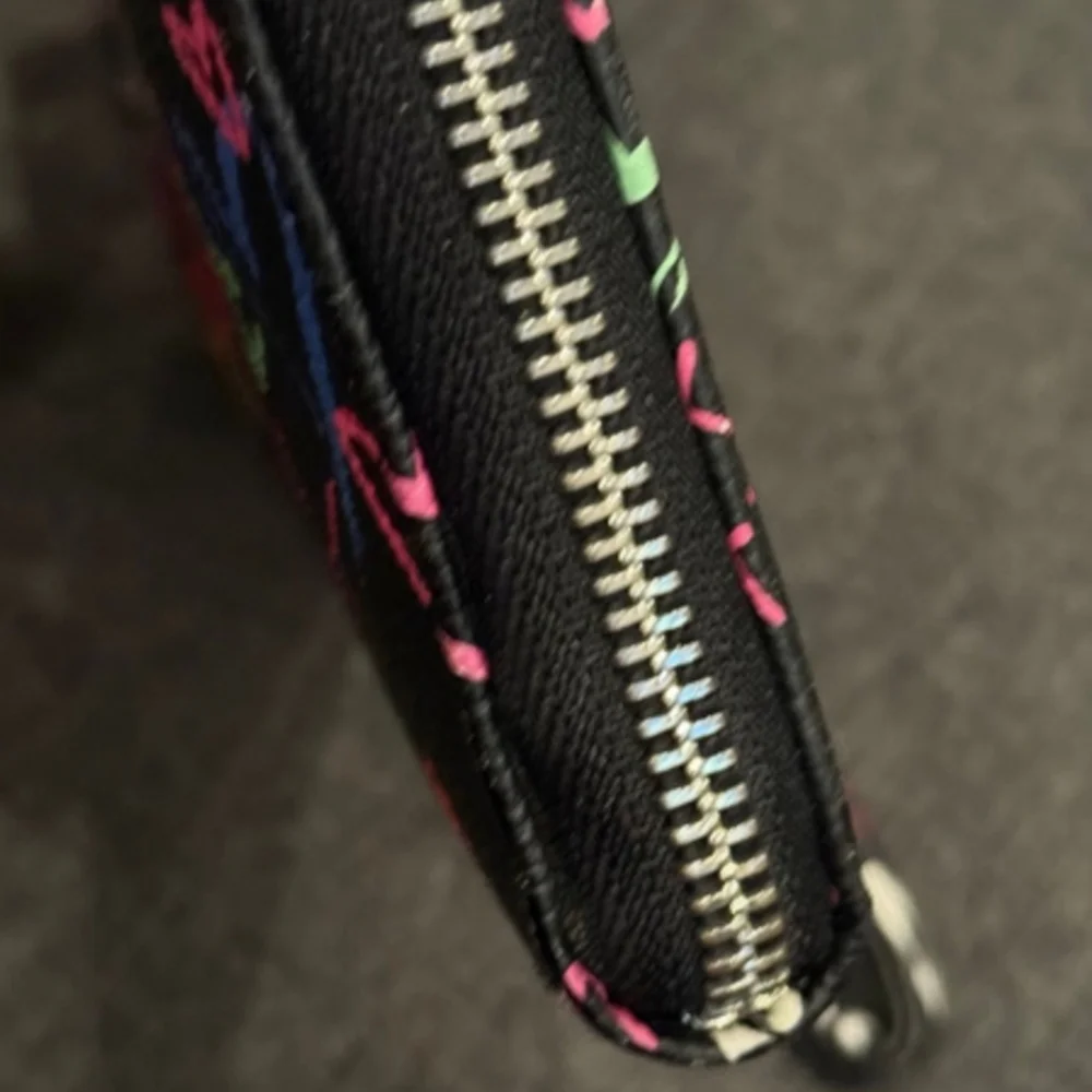 Betsey Johnson Heart Multicolor Wristlet - Picture 5 of 7